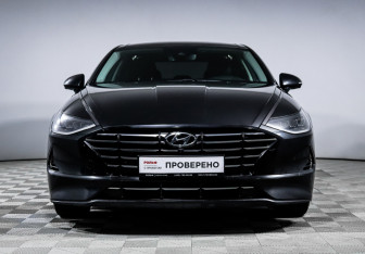 Подержанный автомобиль Hyundai Sonata 2022 года (2 фото)