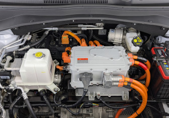 Подержанный автомобиль Москвич 3е 2023 года (9 фото)