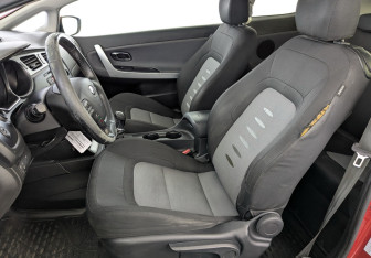 Подержанный автомобиль Kia Ceed Hatchback 2014 года (20 фото)