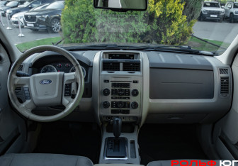 Подержанный автомобиль Ford Escape 2010 года (9 фото)