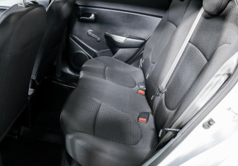 Подержанный автомобиль Kia Rio Hatchback 2016 года (11 фото)