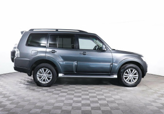 Подержанный автомобиль Mitsubishi Pajero 2015 года (4 фото)