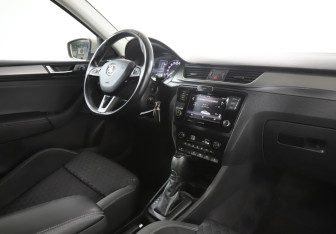 Подержанный автомобиль Skoda Rapid Liftback 2018 года (9 фото)