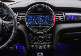 Подержанный автомобиль MINI Hatch 2020 года (14 фото)