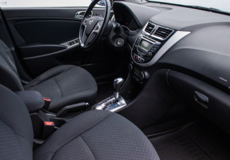 Подержанный автомобиль Hyundai Solaris Hatchback 2011 года (9 фото)