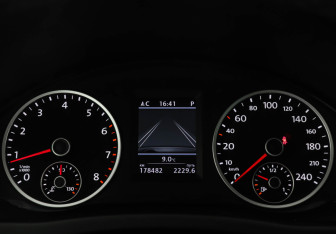 Подержанный автомобиль Volkswagen Tiguan 2013 года (11 фото)