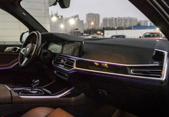 Подержанный автомобиль BMW X7 2020 года (9 фото)