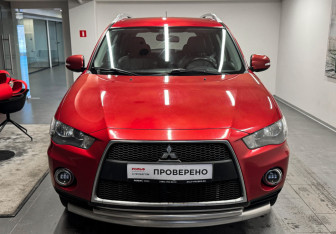 Подержанный автомобиль Mitsubishi Outlander 2010 года (2 фото)