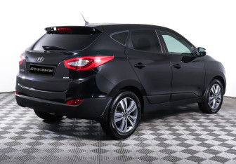 Подержанный автомобиль Hyundai ix35 2014 года (5 фото)