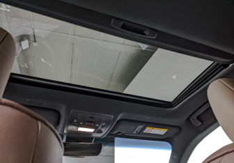 Подержанный автомобиль Lexus ES 2025 года (21 фото)