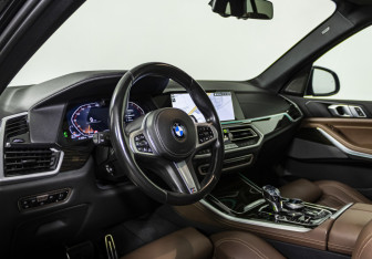 Подержанный автомобиль BMW X5 2021 года (10 фото)