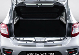 Подержанный автомобиль Renault Sandero 2018 года (17 фото)