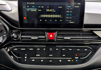 Подержанный автомобиль Москвич 3 2023 года (15 фото)