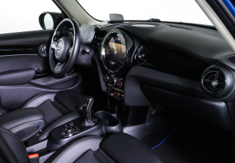 Подержанный автомобиль MINI Hatch 2021 года (11 фото)