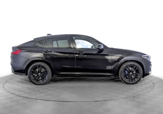Подержанный автомобиль BMW X4 2021 года (4 фото)