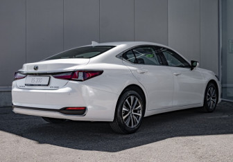 Новый Lexus ES 2025 (4 фото)