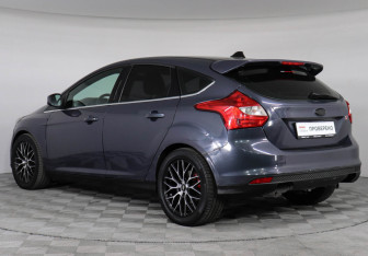 Подержанный автомобиль Ford Focus Hatchback 2013 года (7 фото)