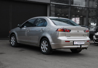 Подержанный автомобиль Mitsubishi Lancer Sedan 2014 года (6 фото)