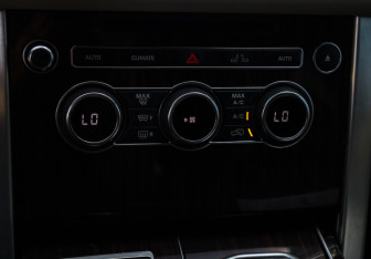 Подержанный автомобиль Land Rover Range Rover 2014 года (26 фото)