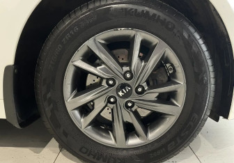 Подержанный автомобиль Kia Optima Sedan 2018 года (18 фото)