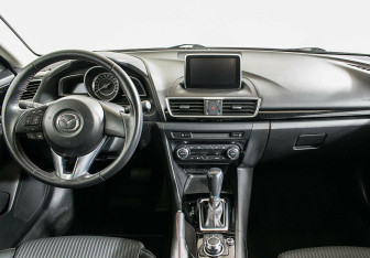 Подержанный автомобиль Mazda 3 Sedan 2015 года (10 фото)