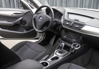Подержанный автомобиль BMW X1 2013 года (11 фото)