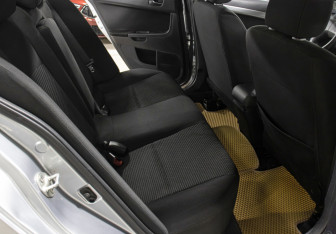 Подержанный автомобиль Mitsubishi Lancer Sedan 2011 года (12 фото)