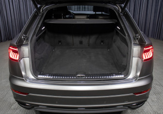 Подержанный автомобиль Audi Q8 2020 года (10 фото)