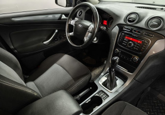 Подержанный автомобиль Ford Mondeo Sedan 2013 года (11 фото)