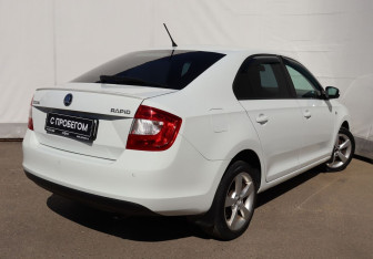 Подержанный автомобиль Skoda Rapid Liftback 2014 года (4 фото)