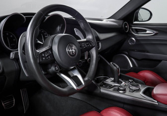 Подержанный автомобиль Alfa Romeo Giulia 2023 года (14 фото)