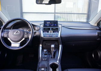 Подержанный автомобиль Lexus NX 2016 года (12 фото)