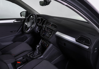 Подержанный автомобиль Volkswagen Tiguan 2021 года (10 фото)
