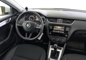 Подержанный автомобиль Skoda Octavia Liftback 2019 года (27 фото)