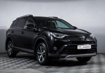 Подержанный автомобиль Toyota RAV4 2018 года (3 фото)