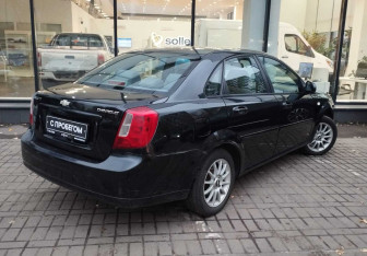 Подержанный автомобиль Chevrolet Lacetti Sedan 2008 года (8 фото)