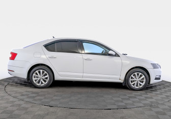 Подержанный автомобиль Skoda Octavia Liftback 2019 года (4 фото)