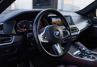 Подержанный автомобиль BMW X6 2021 года (9 фото)
