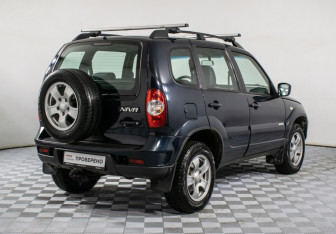Подержанный автомобиль Chevrolet Niva 2012 года (5 фото)
