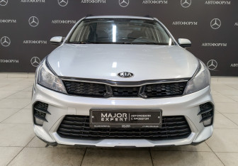 Подержанный автомобиль Kia Rio Hatchback 2021 года (2 фото)