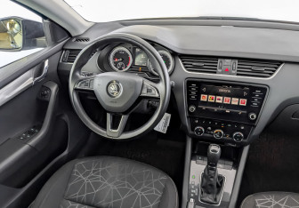 Подержанный автомобиль Skoda Octavia Liftback 2019 года (29 фото)