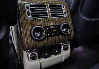 Подержанный автомобиль Land Rover Range Rover 2018 года (23 фото)