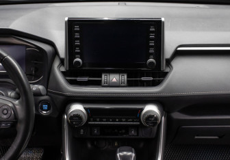 Подержанный автомобиль Toyota RAV4 2021 года (15 фото)