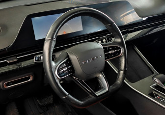 Подержанный автомобиль Omoda C5 2022 года (14 фото)