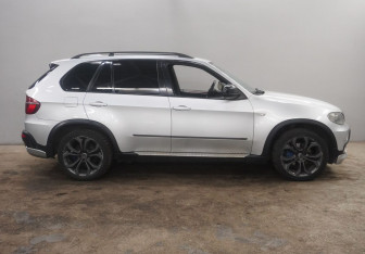 Подержанный автомобиль BMW X5 2007 года (4 фото)