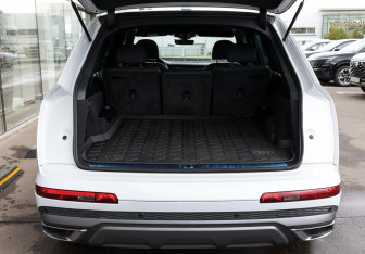 Подержанный автомобиль Audi Q7 2020 года (9 фото)
