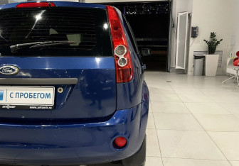 Подержанный автомобиль Ford Fiesta Hatchback 2006 года (8 фото)