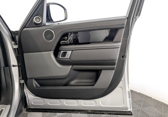 Подержанный автомобиль Land Rover Range Rover 2019 года (25 фото)