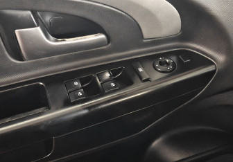 Подержанный автомобиль Kia Ceed Hatchback 2011 года (15 фото)