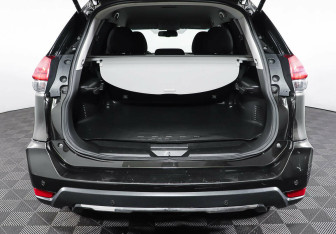 Подержанный автомобиль Nissan X-Trail 2018 года (17 фото)